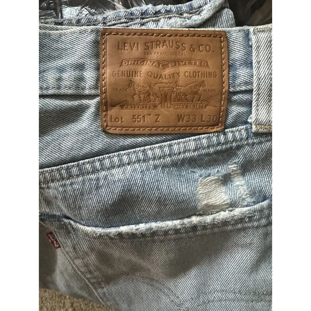 Levi's Men's Lot 551 Z Light Wash Straight Jeans Distressed Denim Blue ‎ Size 33